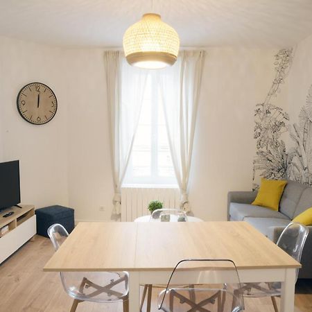 T3 De Charme Situe En Hyper Centre Avec Wifi, Linge, Draps, Savons Et Serviettes Fournis Cognac Cameră foto