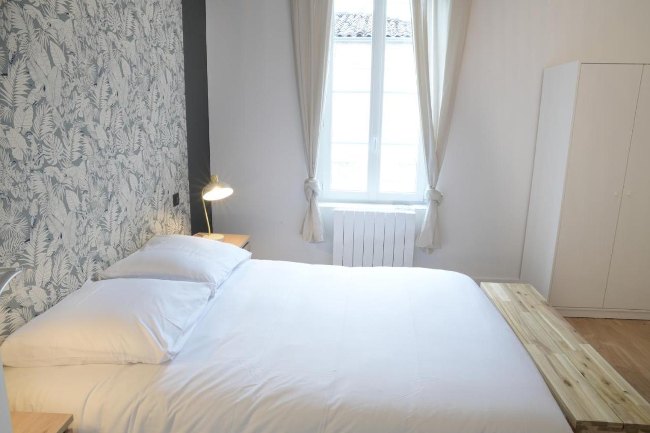 T3 De Charme Situe En Hyper Centre Avec Wifi, Linge, Draps, Savons Et Serviettes Fournis Cognac Cameră foto