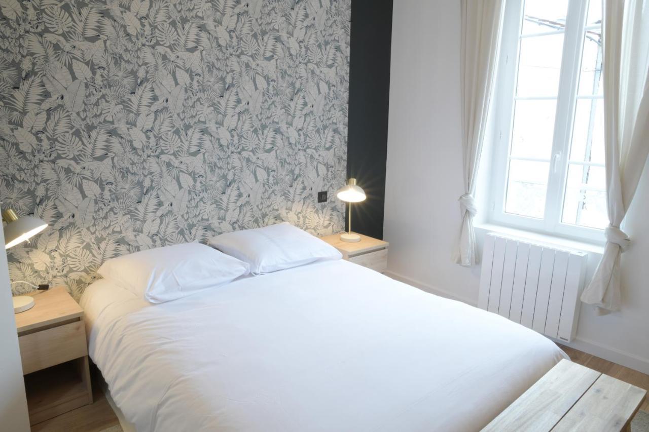 T3 De Charme Situe En Hyper Centre Avec Wifi, Linge, Draps, Savons Et Serviettes Fournis Cognac Cameră foto