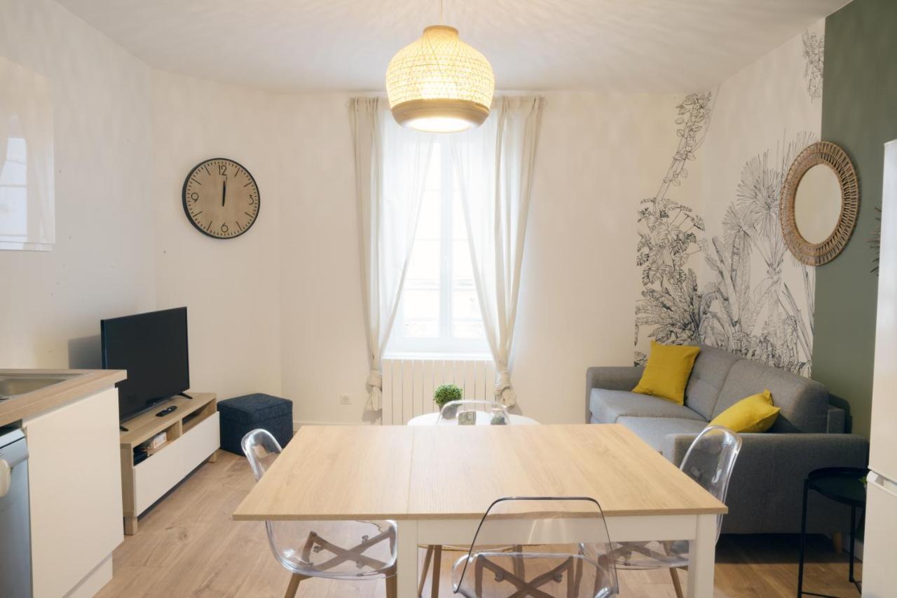 T3 De Charme Situe En Hyper Centre Avec Wifi, Linge, Draps, Savons Et Serviettes Fournis Cognac Cameră foto